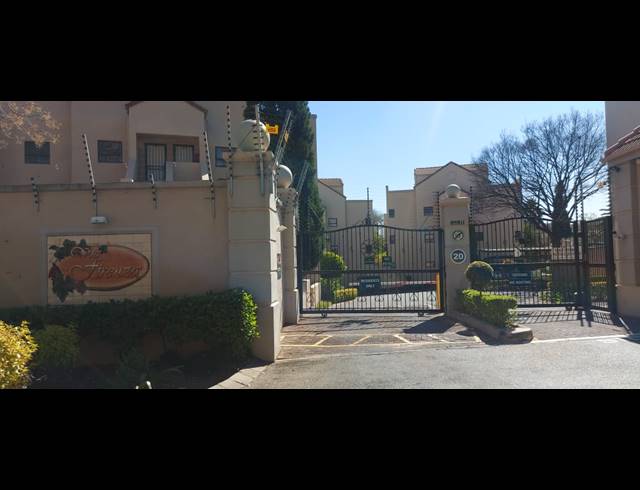1 BEDROOM TOWNHOUSE FOR SALE IN SUNNINGHILL